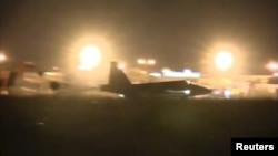 Российский самолёт на авиабазе в Сирии - после посадки