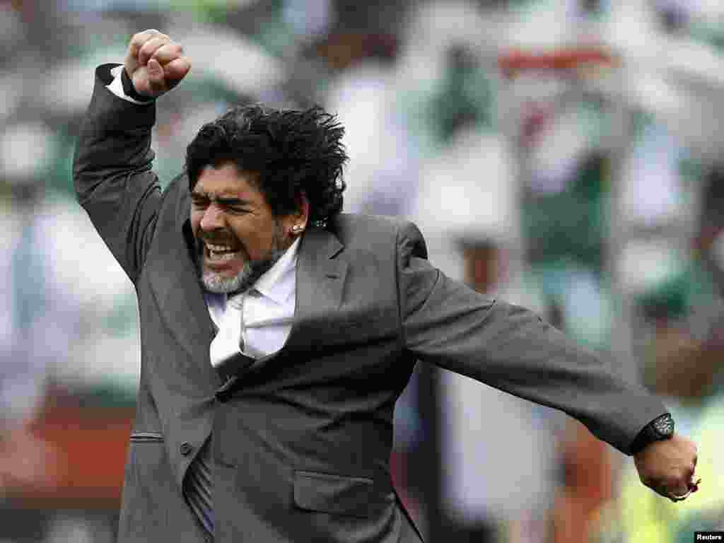 Марадона ја слави првата победа на Аргентина