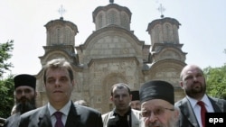 Vojislav Koštunica, svojevremeno premijer Srbije, u poseti manastiru Gračanica na Kosvu, jun 2006. godine - iz arhive