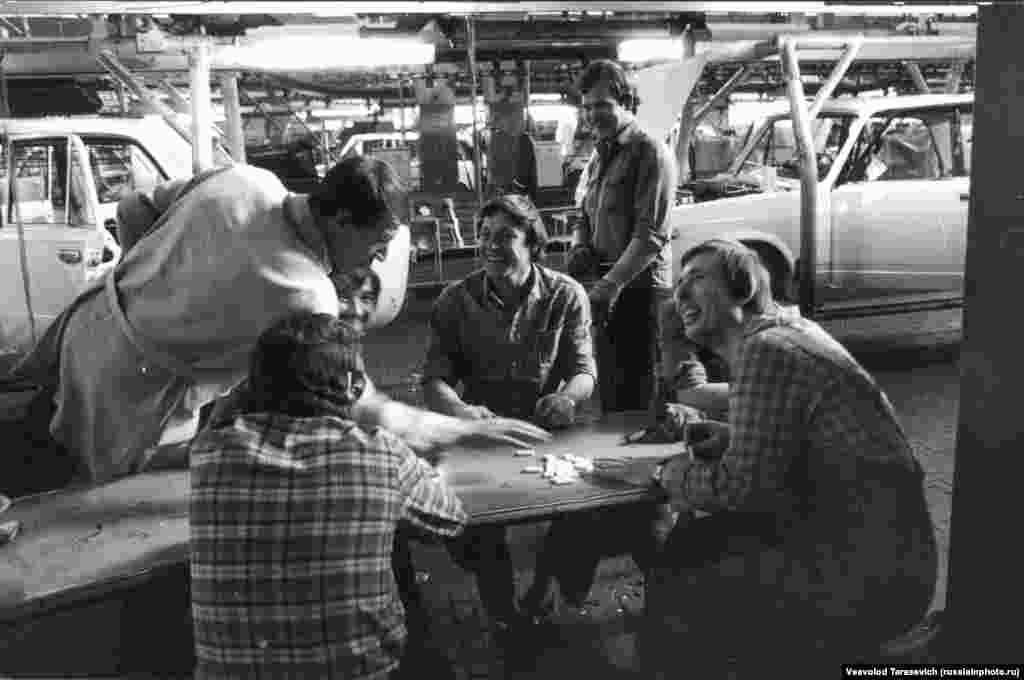 Pauza za ručak u fabrici&nbsp;AvtoVAZ u gradu Toljati u kojem se automobili lada i dalje proizvode.