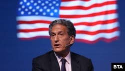 James Rubin. Fotografi nga arkivi. 