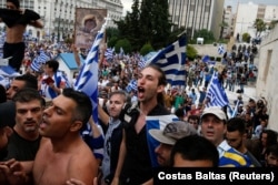 Prema istraživanju agencije Mark, 68,3 odsto Grka ne prihvata sporazum Atine i Skoplja (Foto: Protest u Atini)