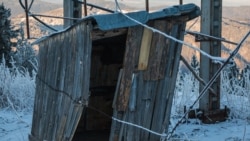 Барака на горна станция на влек на Мальовица. Снимката е архивна и е правена на 31.12.2015 г.