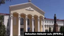 Жусуп Баласагын атындагы улуттук университет. Иллюстрациялык сүрөт.