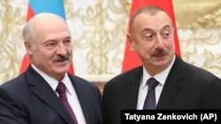 ფოტო არქივიდან: მარცხნიდან ალიაქსანდრ ლუკაშენკა და ილჰამ ალიევი