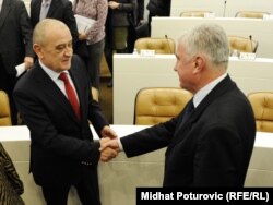 Vjekoslav Bevanda prima čestitke nakon izbora za predsjedavajućeg, 12. januar 2011.