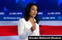 Tulsi Gabbard, gjatë debatit të kandidatëve demokratë për garën presidenciale. 20 nëntor 2019.