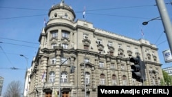 На протестот пред Владата на Србија беше побарано итно ставање на Предлог-законот за „родител-негувател“ на дневен ред на Собранието 