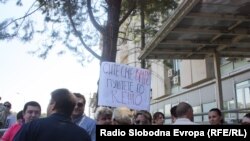 Новинарите протестираа против продолжувањето на притворот на Томислав Кежаровски, 25 јули 2013.