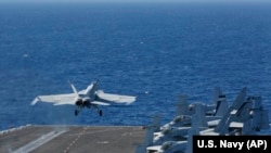 Američki nosač aviona Abraham Lincoln u Persijskom zalivu, maj. 2019. 