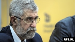 Popov: Mi i dalje razroko gledamo i prema Briselu i prema Moskvi.