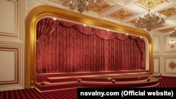 Имението има и собствена театрална сцена