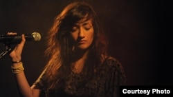 Хинди Захра.