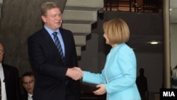 Средба на вицепремиерката Теута Арифи со еврокомесарот за проширување Штефан Филе.