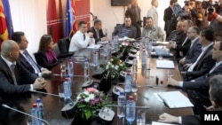 Премиерот Никола Груевски на состанок во МВР во врска со истрагата за петкратното убиство.