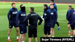 Fudbaleri kosovske reprezentacije tokom treninga na stadionu Fadil Vokrri u Prištini (fotoarhiv)
