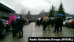 Zainteresovani čekaju početak okruglog stola