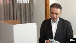 Лидерот на СДСМ Бранко Црвенковски рече дека додека не се расчистат нерегуларностите, отворени се сите опции вклучувајќи и неучество во вториот изборен круг