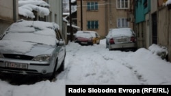 Битола затрупана со снег.