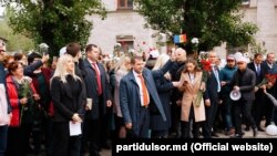 Ilan Șor (centru) la mitingul din 9 mai 2019