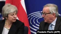 May i Juncker dogovorili pravno obavezujuće promjene za zaštitnu mjeru "backstop" na irskoj granici