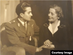 Mircea Carp alături de mama sa, Tatiana