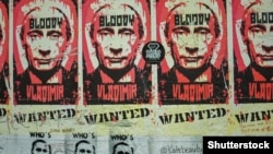 Ukoliko bi Kremlj uspeo u svom ogoljenom pokušaju da osvoji i apsorbuje Ukrajinu, to bi ugrozilo sve što je postignuto od pada Berlinskog zida 1989. godine. Fotografija: plakati sa likom Vladimira Putina i natpisom "krvavi Vladimir" na ostatku Berlinskog zida, 2018. godine.