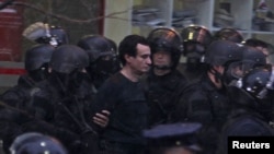 Hapšenje Aljbina Kurtija, Priština