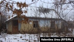 „Aici măcar dormim pe la casele noastre, dar acolo (în Rusia) - în podval (subsol), pe penoplast (polistiren)...”