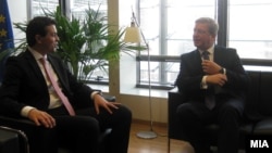 Министерот за надвореши работи Никола Попоски и еврокомесарот за проширување Штефан Филе.