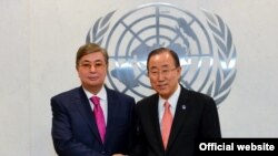 Председатель сената парламента Казахстана Касым-Жомарт Токаев (слева) и генеральный секретарь ООН Пан Ги Мун. Нью-Йорк, 4 марта 2015 года.