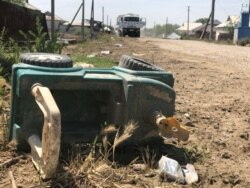 Детская игрушка на улице в Оргебасе, 12 мая 2020 года.