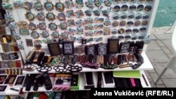 Na šetalištu se moglo naći svašta, od noževa i boksera do magneta