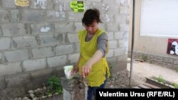 „Au spus cu patru ani în urmă la școală că au să facă reparație bună. N-au făcut nimic și acum încă zic, dar nu știu dacă au să facă.”