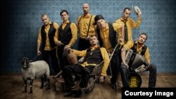 Босанскиот бенд Дубиоза колектив.