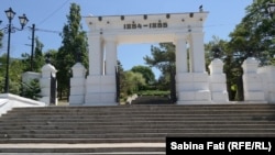 Intrarea în parcul Memorialului dedicat Asediului Sevastopolului (1854-1855)