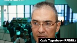 Бывший лидер Союза бездомных офицеров Даулет Жумабеков в кулуарах 6-го Алматинского форума НПО. Алматы, 6 октября 2010 года.