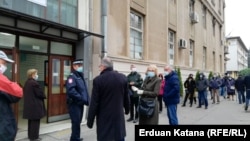 Ispred biračkog mjesta u Banjoj Luci, 15. novembar