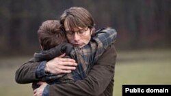 კადრი თომას ვინტერბერგის ფილმიდან "ნადირობა"