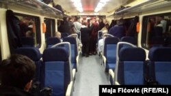 Treni i nisur nga Serbia për në Kosovë, që u ndal në Rashkë