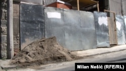 Imalac prava na parceli je preduzeće M IMMOBILITIES DOO BEOGRAD – VOŽDOVAC, čiji su zastupnici Bojana Ivić i Svetlana Bjelotomić