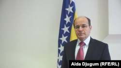 Problem službenih akata: Adil Osmanović