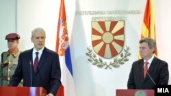 Претседателот Иванов и поранешниот српски претседател Борис Тадиќ, 16 декември, 2011.