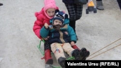 „Tinerii pleacă. Din ce cauză? Pentru că lumea n-are de lucru.”