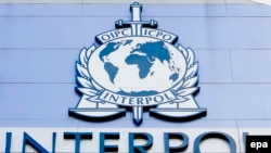 INTERPOL-i