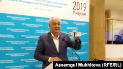 Кандидат от движения «Ұлт тағдыры» Амиржан Косанов на брифинге в ЦИК после регистрации. Нур-Султан, 6 мая 2019 года.