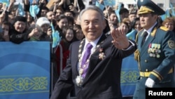 Кезекті рет президент болып сайланған Нұрсұлтан Назарбаев инаугурация рәсімінде. Астана, 8 сәуір, 2011 жыл.