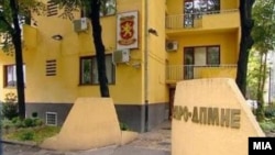 Ден: Жолтата куќа бои нови списоци - анкетарите на власта повторно тргнаа од врата на врата за да ги подготват списоците за локалните избори