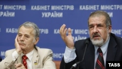 Лидеры крымских татар Мустафа Джемилев (слева) и Рефат Чубаров.