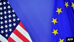 აშშ-ის და ევროკავშირის დროშები - ფოტოილუსტრაცია